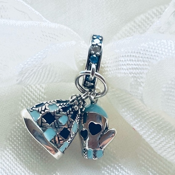 🧣 NWOT Beanie Hat & Mitten Charm ❄️ - Picture 4 of 11